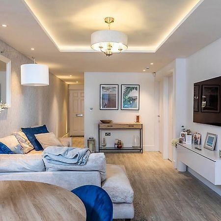 Luxury 2 Bedroom Apartment In Sandbanks - Sea View Poole Kültér fotó