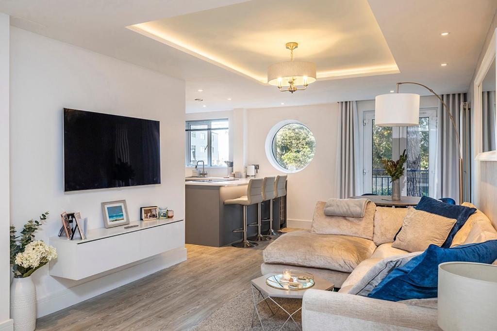 Luxury 2 Bedroom Apartment In Sandbanks - Sea View Poole Kültér fotó