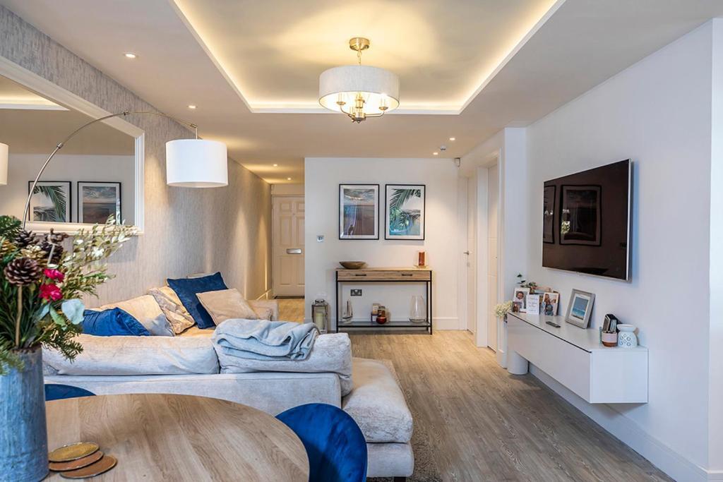 Luxury 2 Bedroom Apartment In Sandbanks - Sea View Poole Kültér fotó