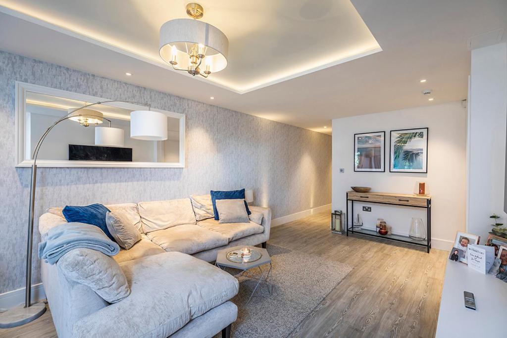 Luxury 2 Bedroom Apartment In Sandbanks - Sea View Poole Kültér fotó