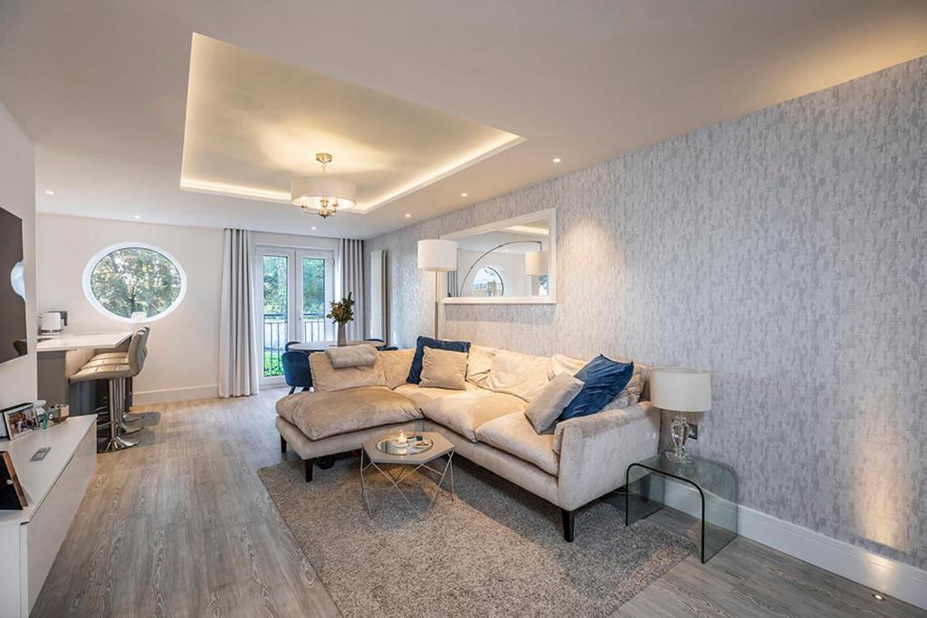 Luxury 2 Bedroom Apartment In Sandbanks - Sea View Poole Kültér fotó